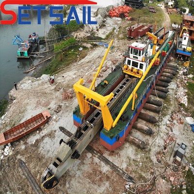 20 Inch Cutter Suction Dredger 137L Consumo total de combustível e 895kw de potência do motor principal