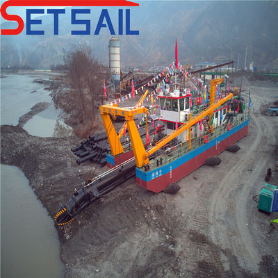20 Inch Cutter Suction Dredger 137L Consumo total de combustível e 895kw de potência do motor principal